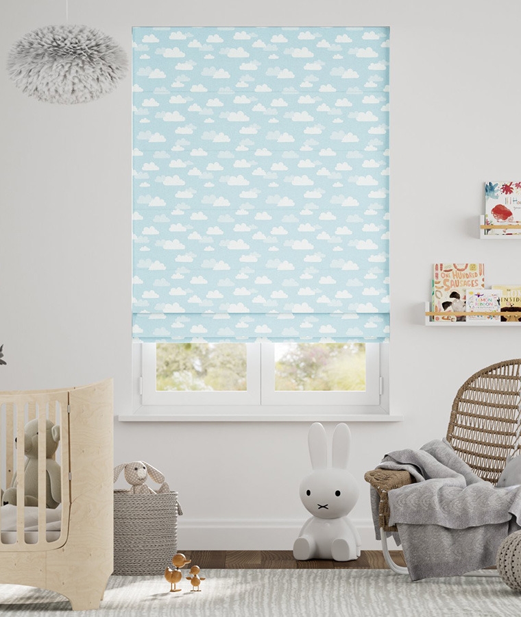 Store bateau motif chambre enfant nuage duveteux bleu